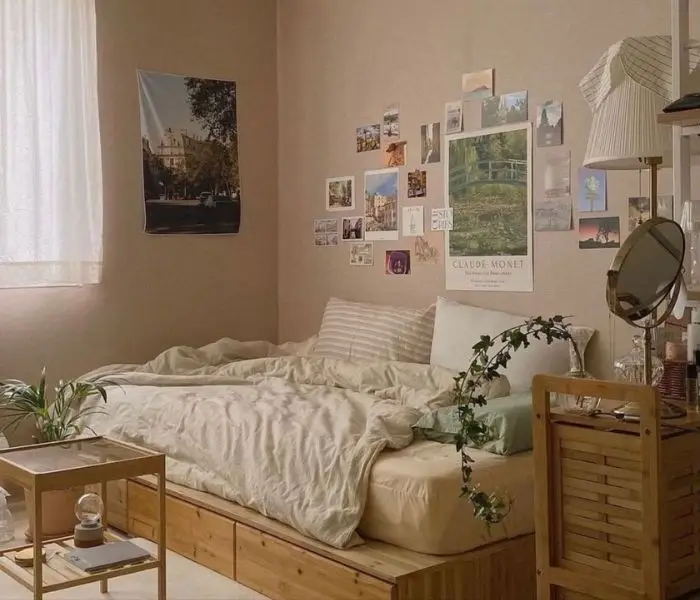 Manfaatkan Wall Decor Simpel di Kamar Estetik Wanita